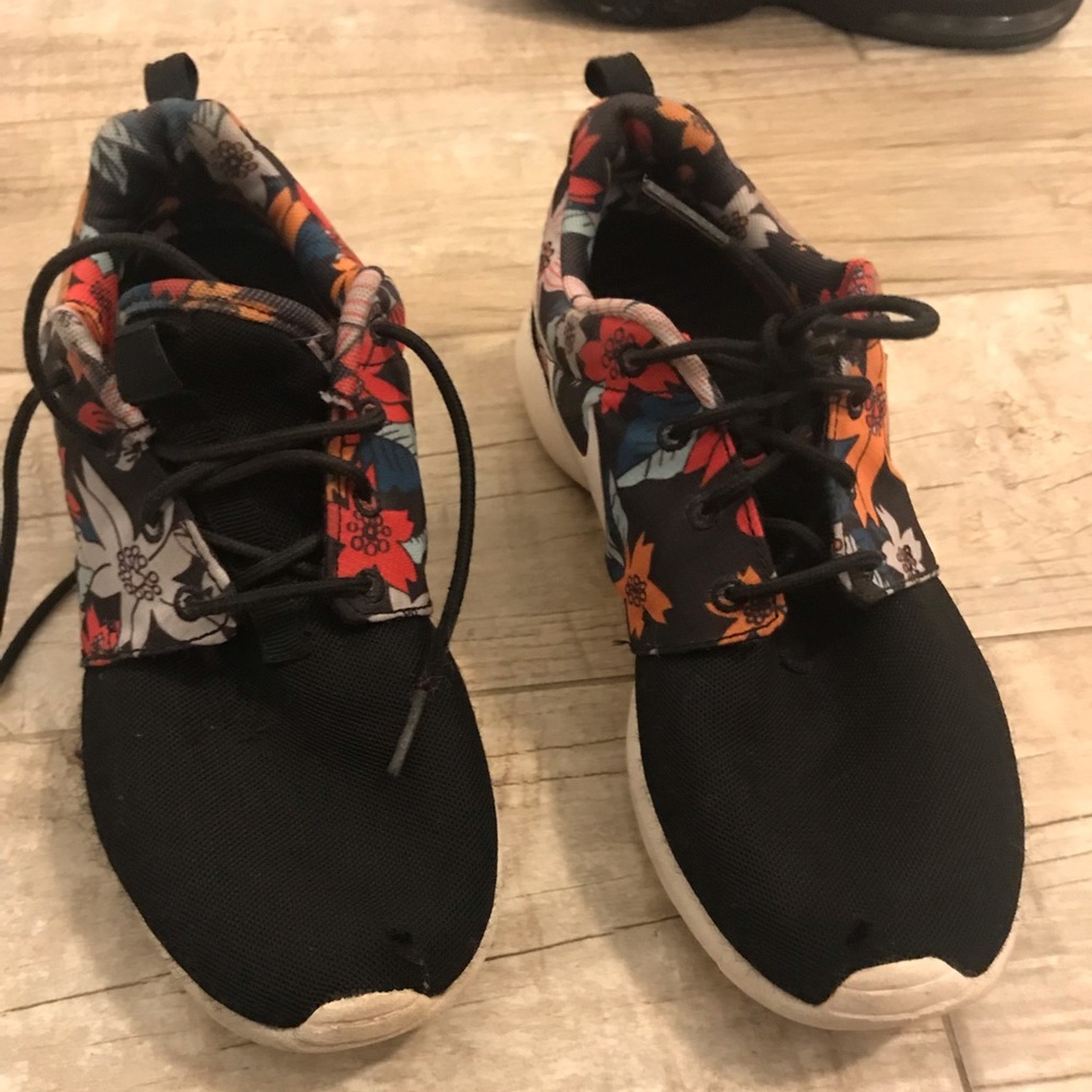 roshes ( shoes )